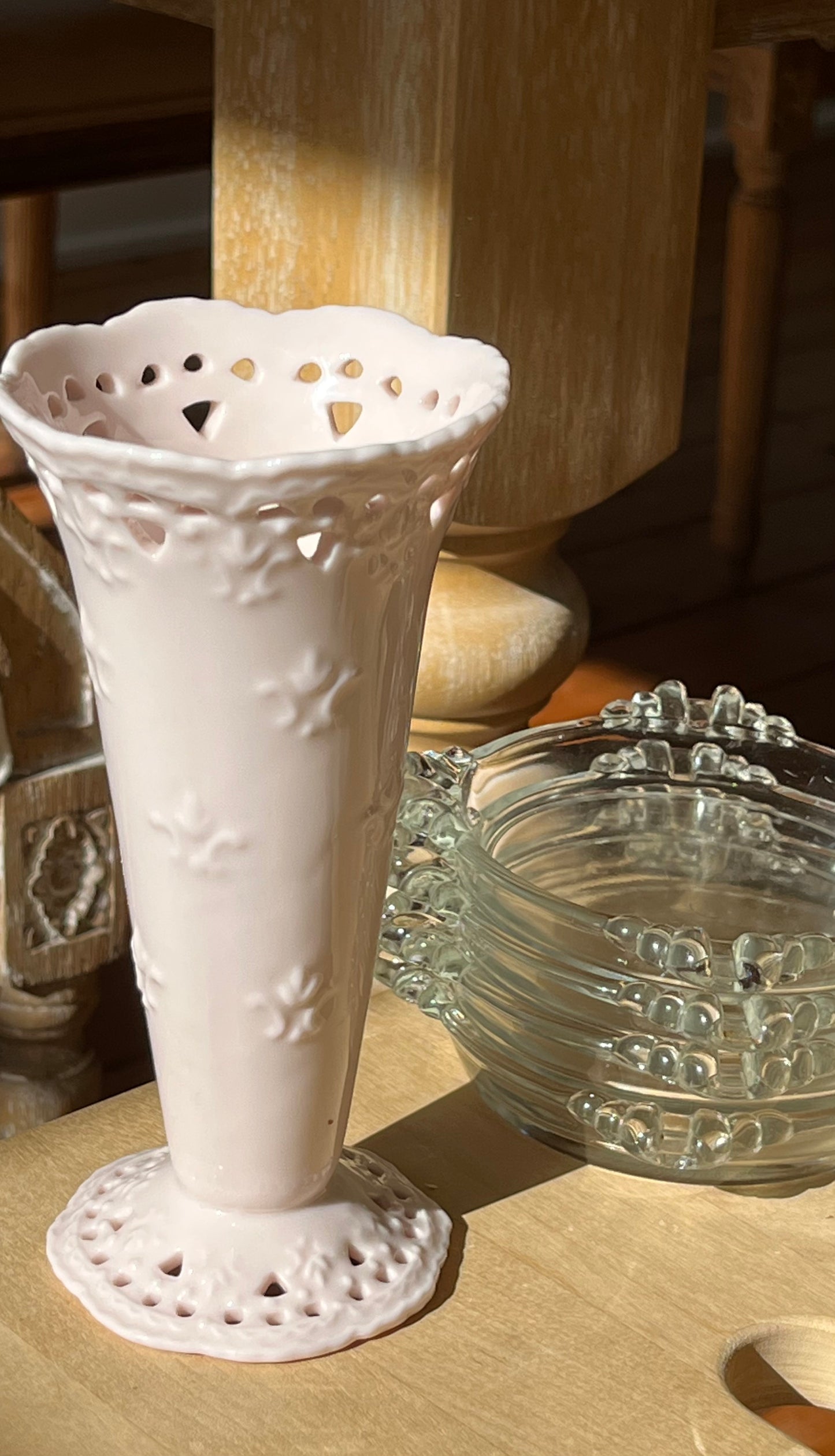 (vintage) lace ceramic vase